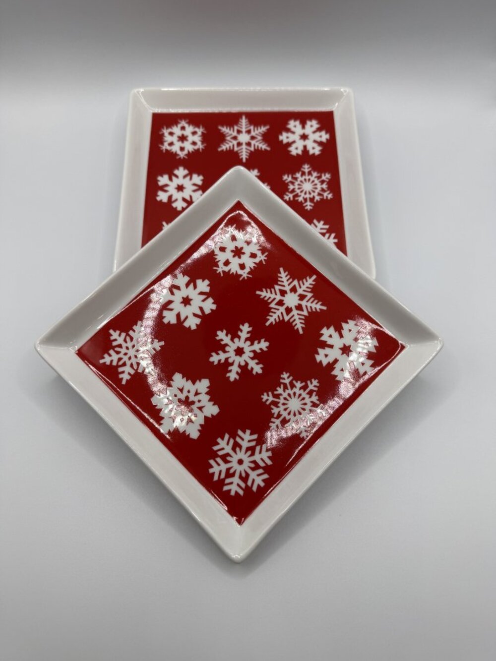 Crate & Barrel 'Snowflake' Appetizer Plate Set/4